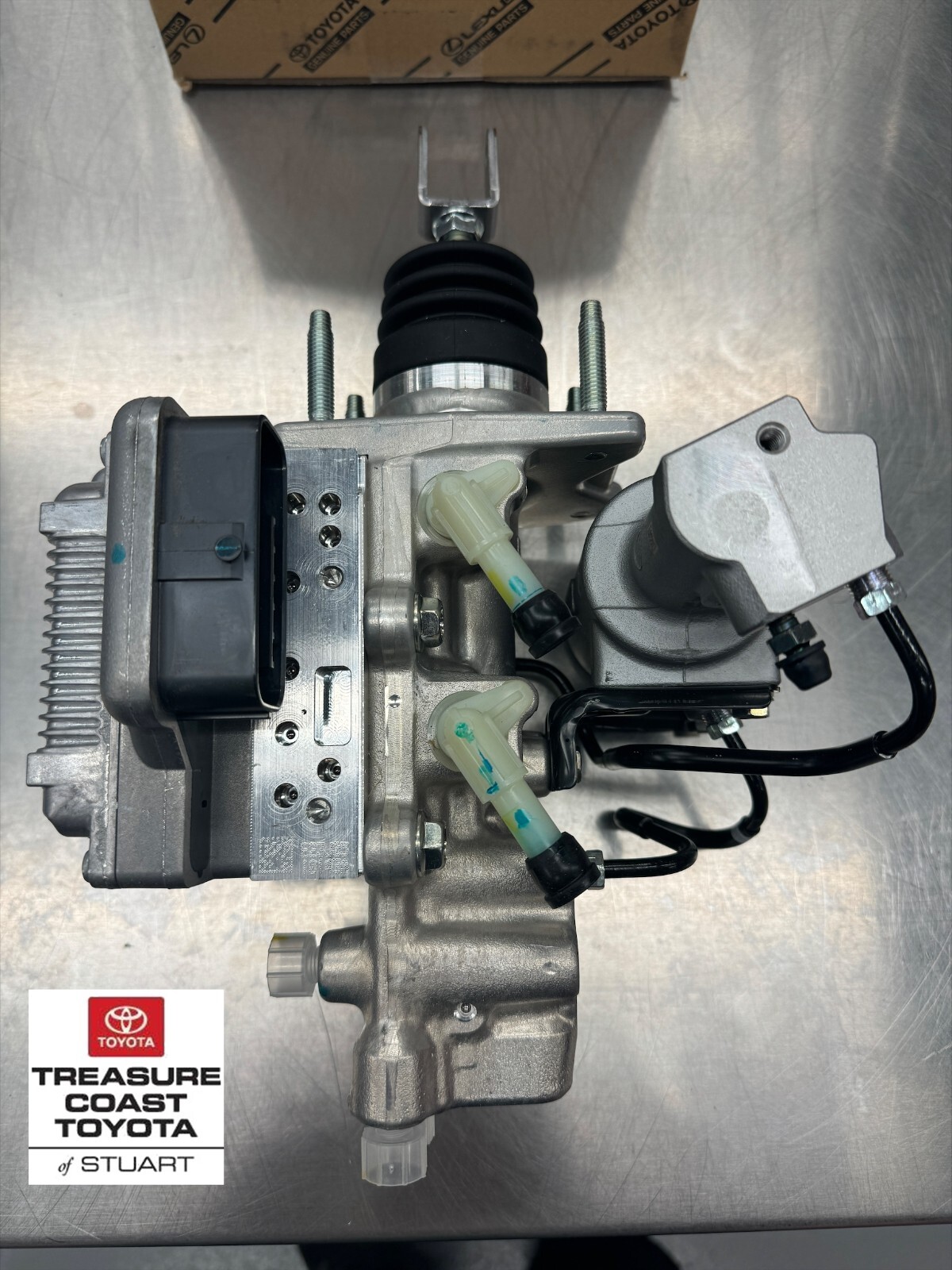 NEW OEM TOYOTA 14-15 PRIUS BRAKE BOOSTER ASSEMBLY W/MASTER CYLINDER 47050-47310