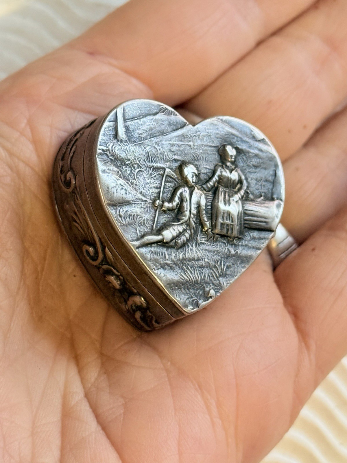 Antique Old Couple Cherub Dog Repousse Hanau .800 Silver Heart Pill Box German