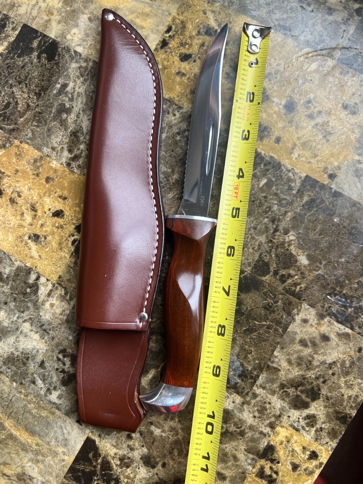 Cutco #1069 Serrated Hunting Knife Brown Handle Leather Case