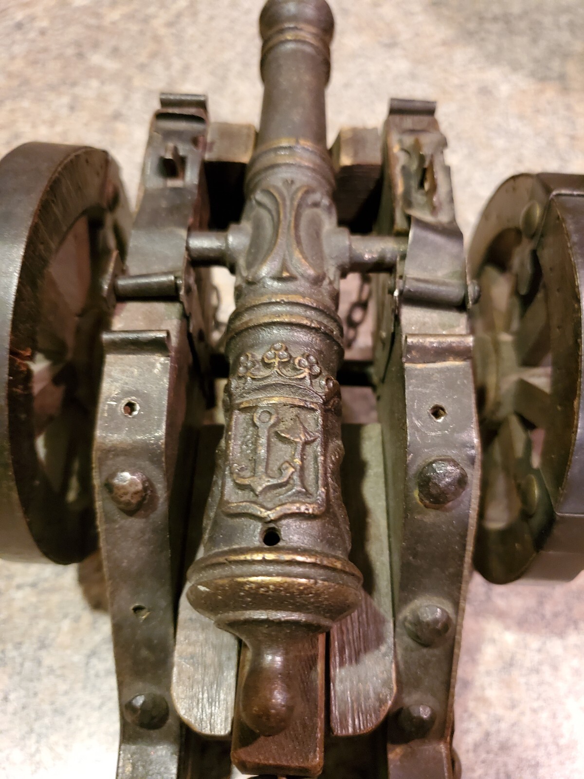 Model of a Spanish Field cannon, circa 16th century Replica Metal And Wood (Z6)