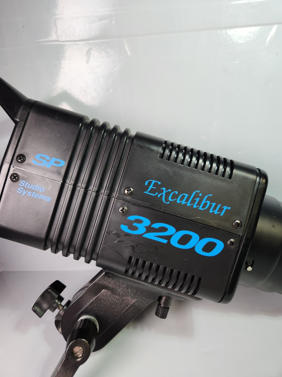 Sp Studio Systems Excalibur 3200 Light With Snoot