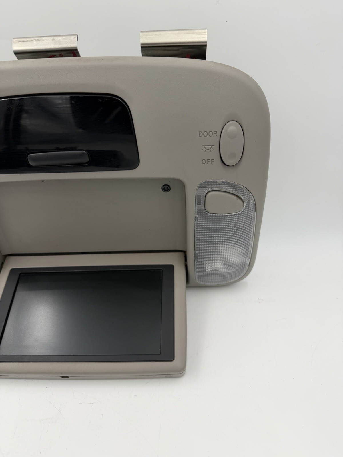 2003 2007 Toyota Sequoia Overhead Console Dome Light Assembly TV DVD Screen