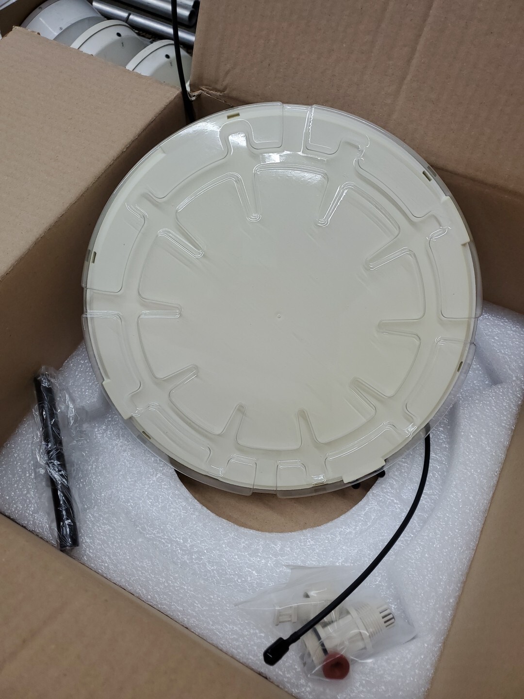 Siklu Antenna EH-ANT-1ft-DL5 EtherHaul 1ft W/ 5GHZ Integrated Ant NEW IN BOX