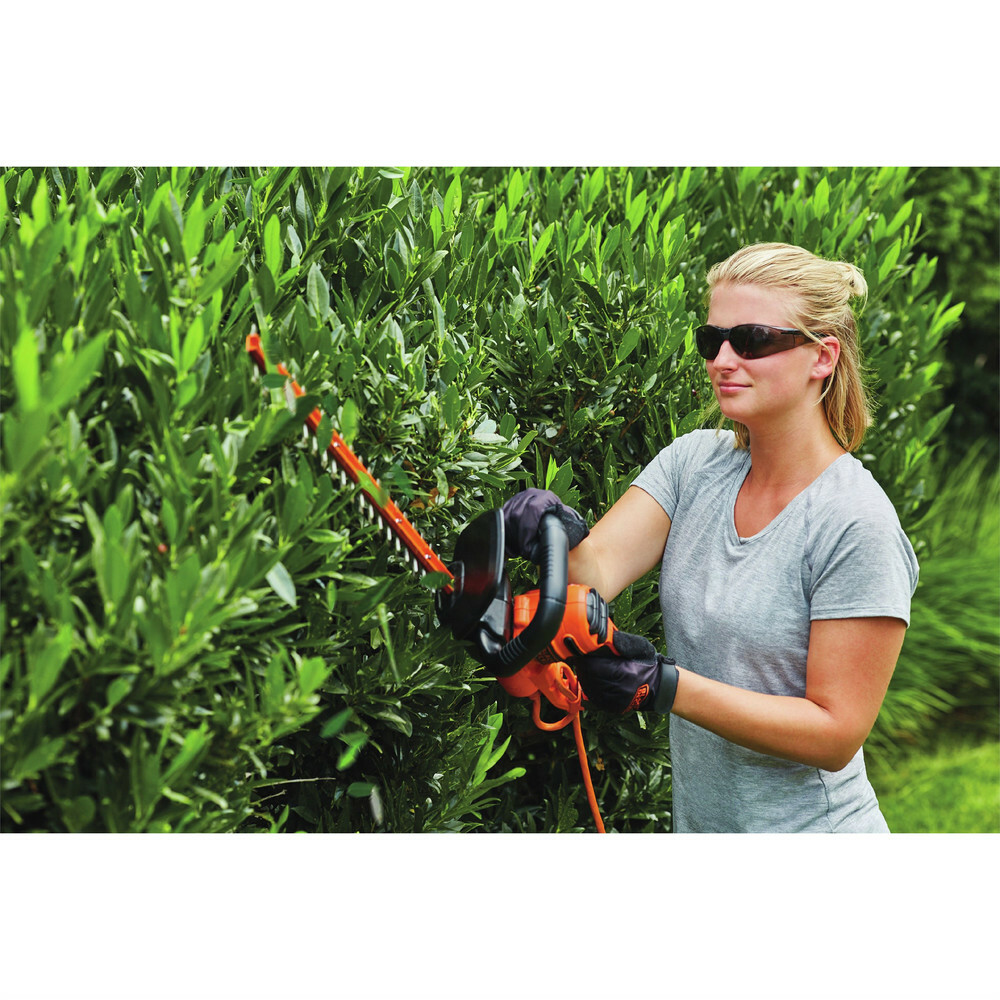 Black & Decker BEHT200 120V 3.5 Amp 18 in. Electric Hedge Trimmer New