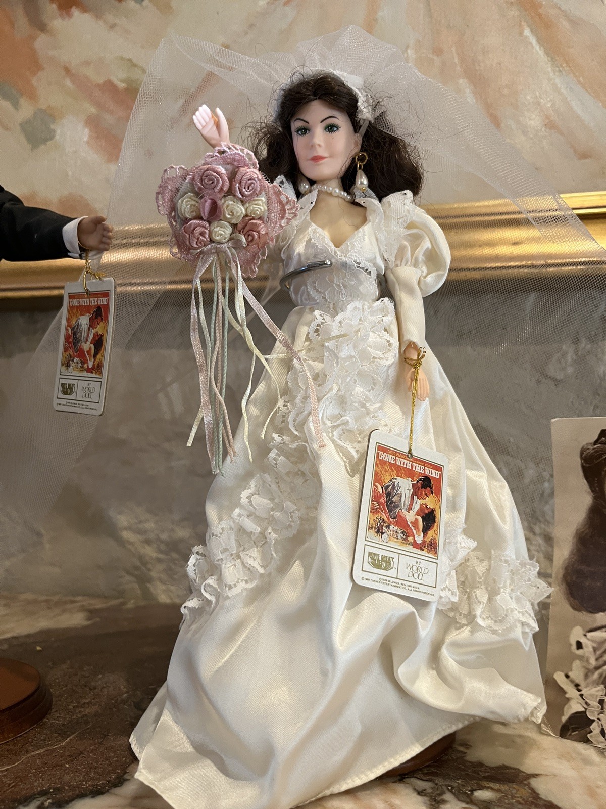 2 Gone With The Wind 1989 World Dolls Scarlett & Rhett In Stands + Postcards