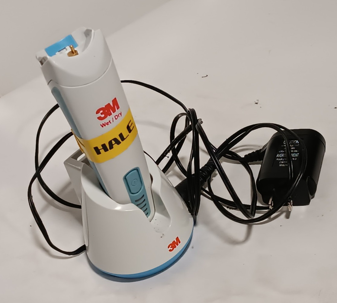 3M Healthcare 9681 rechargeable surgical handheld clipper with charging stand