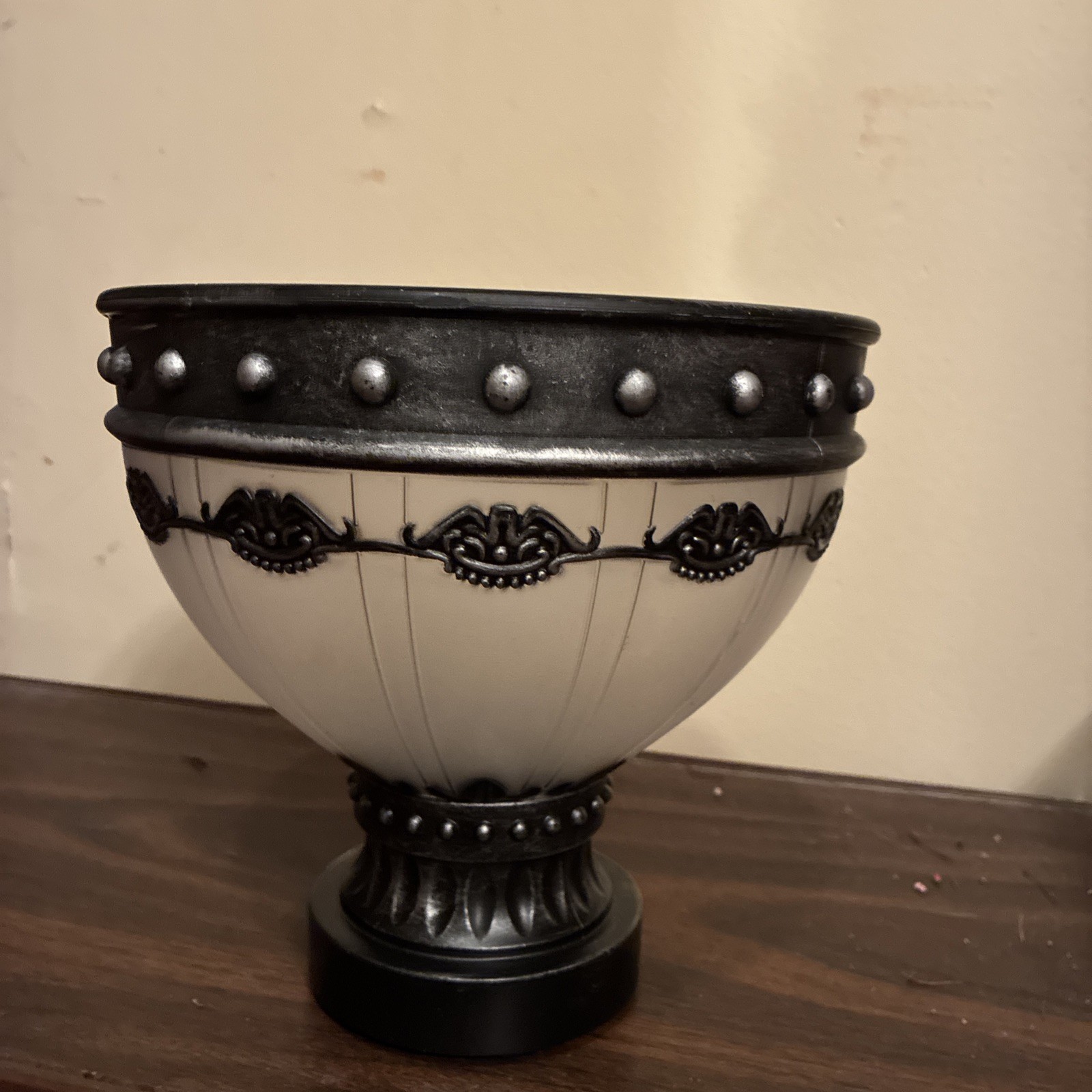 Gemmy Halloween Light Up Goth Pedestal Candy Bowl Red Flame Look Spooky!
