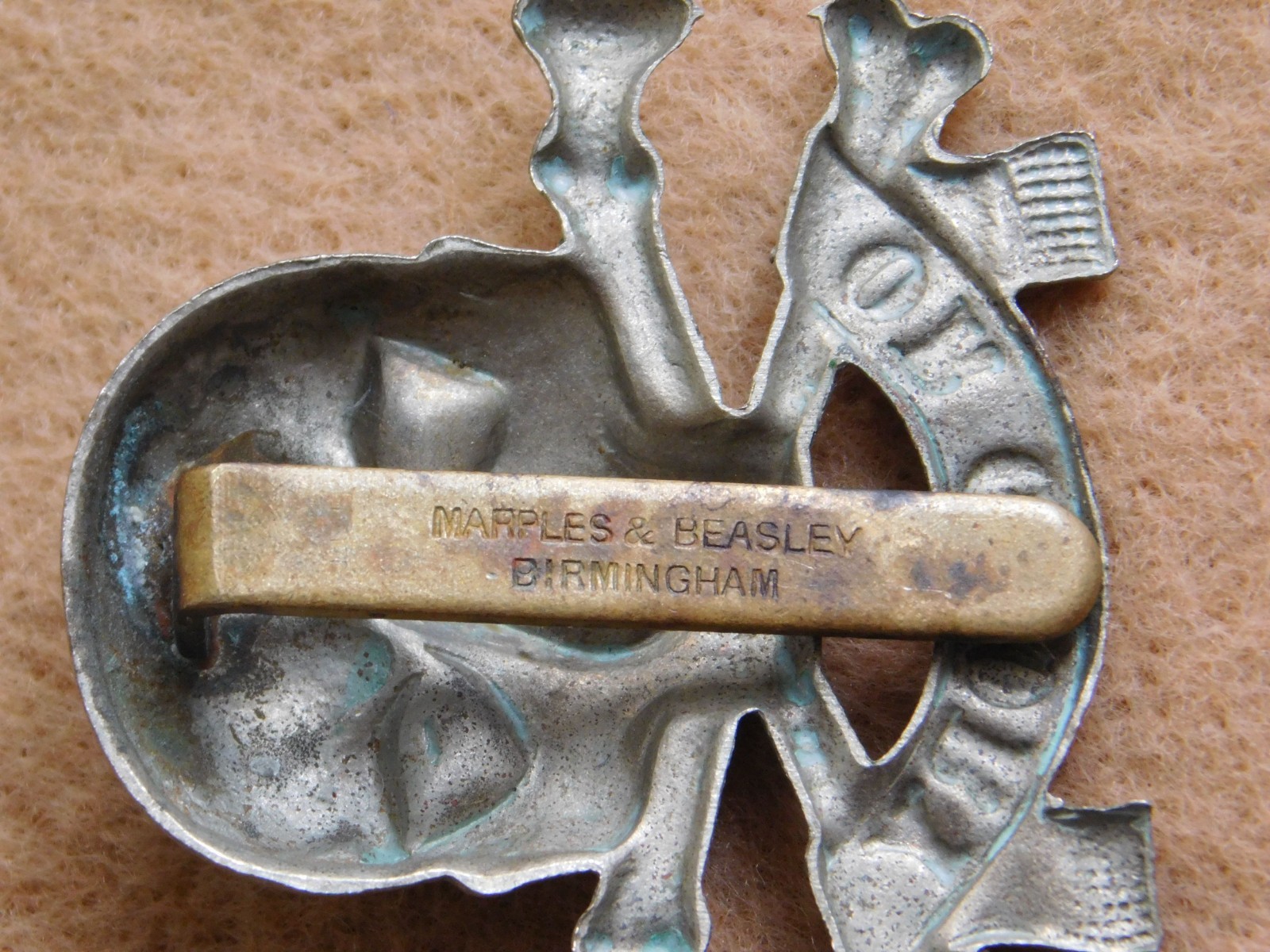 REPRODUCTION WWI-WWII BRITISH 17TH/21ST LANCERS CAP BADGE "DEATH OR GLORY"