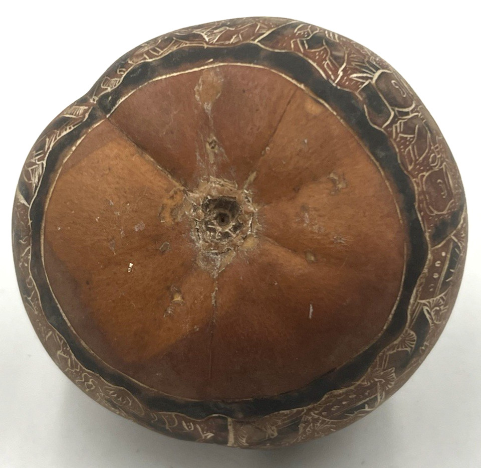 VTG Peruvian Hand Carved Etched Gourd Mate Burilado Storyteller Folk Art 3.5"