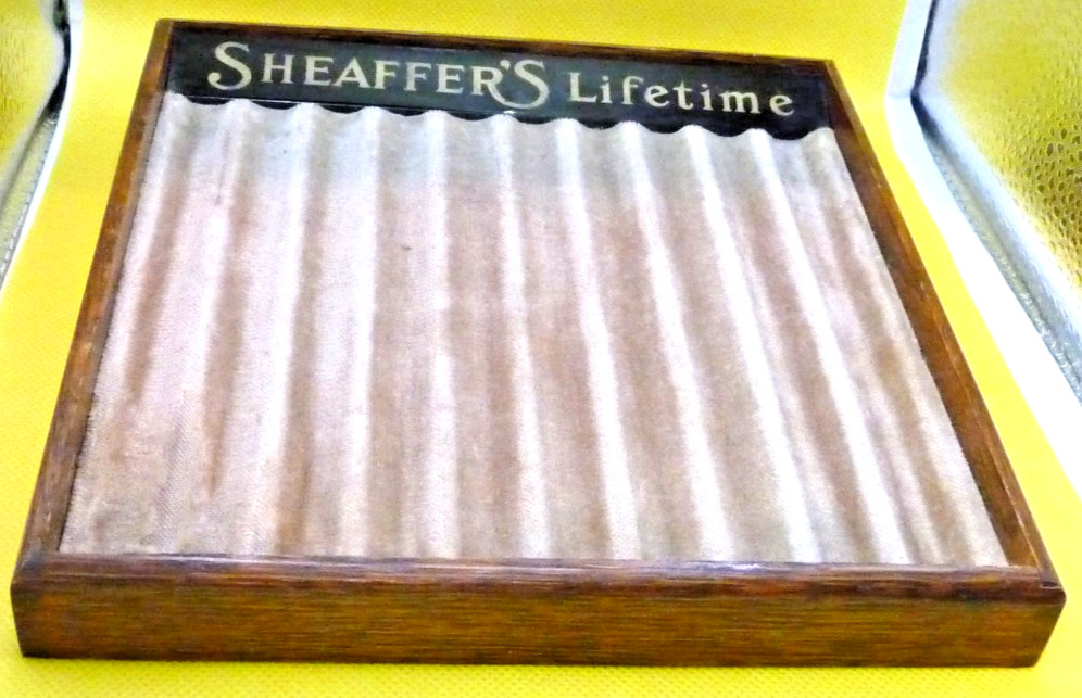 Sheaffer Vintage Oak 12 pen display