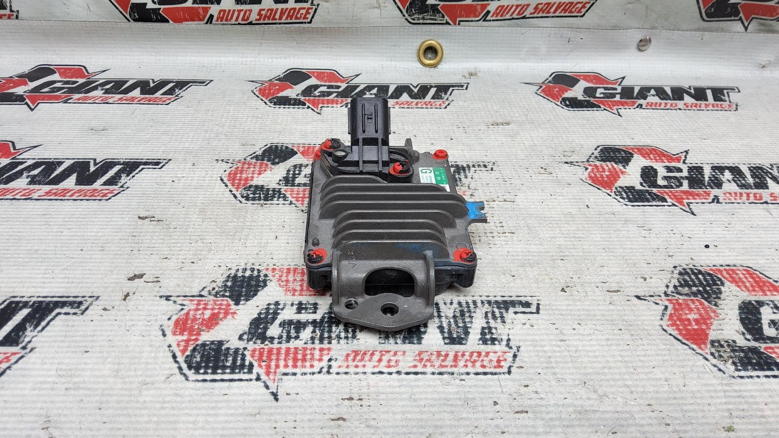 18 19 20 TOYOTA SIENNA CRUISE CONTROL DISTANCE SENSOR RADAR UNIT 882100A010