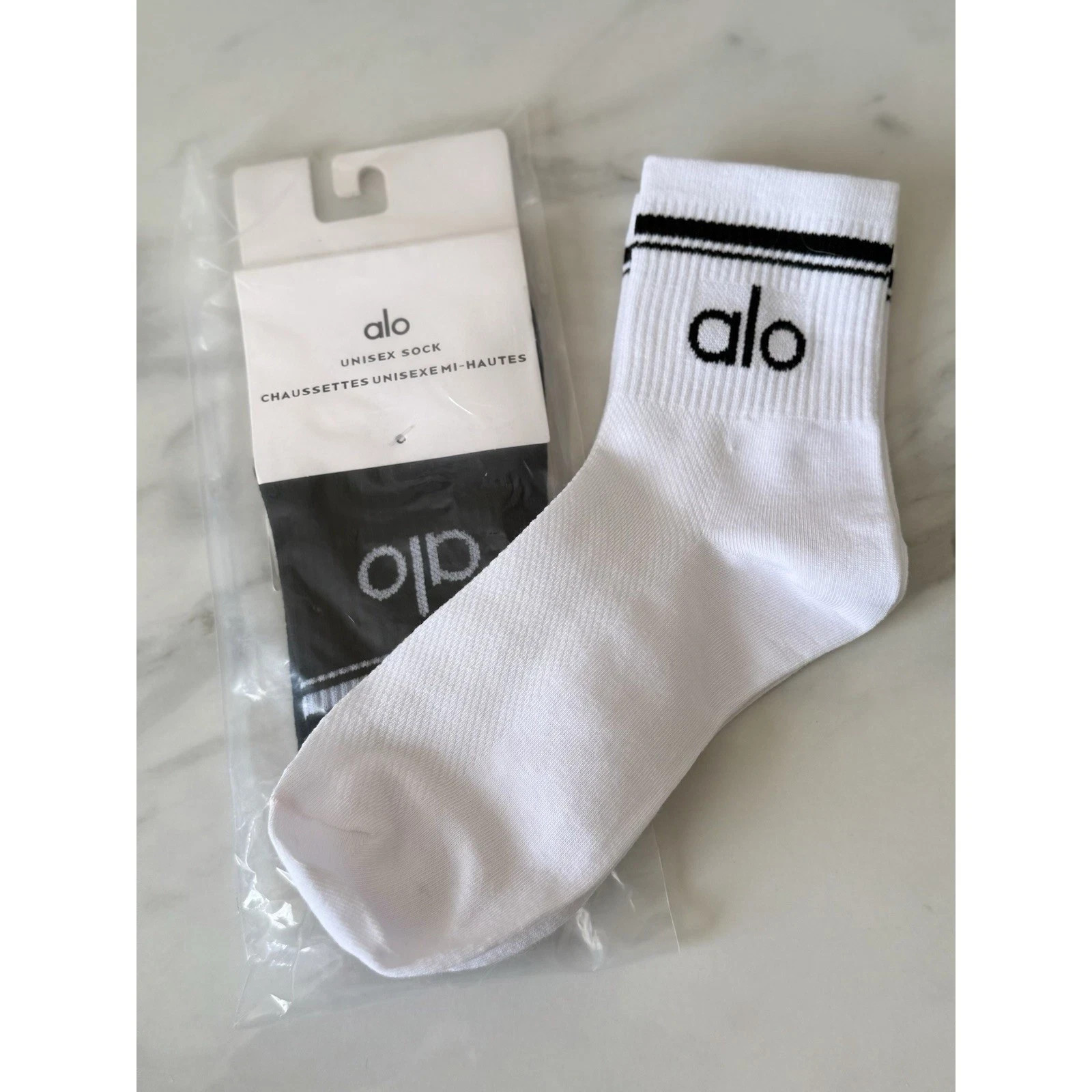 Alo Yoga Unisex Crew Socks – Combo 2 Pairs, White and Black - New in Pack zise S