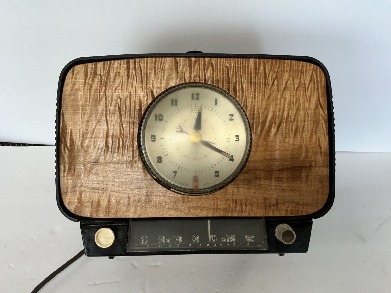 Vintage RCA Victor 5C581 "Debonair" Clock Radio (1954) Antique Works!