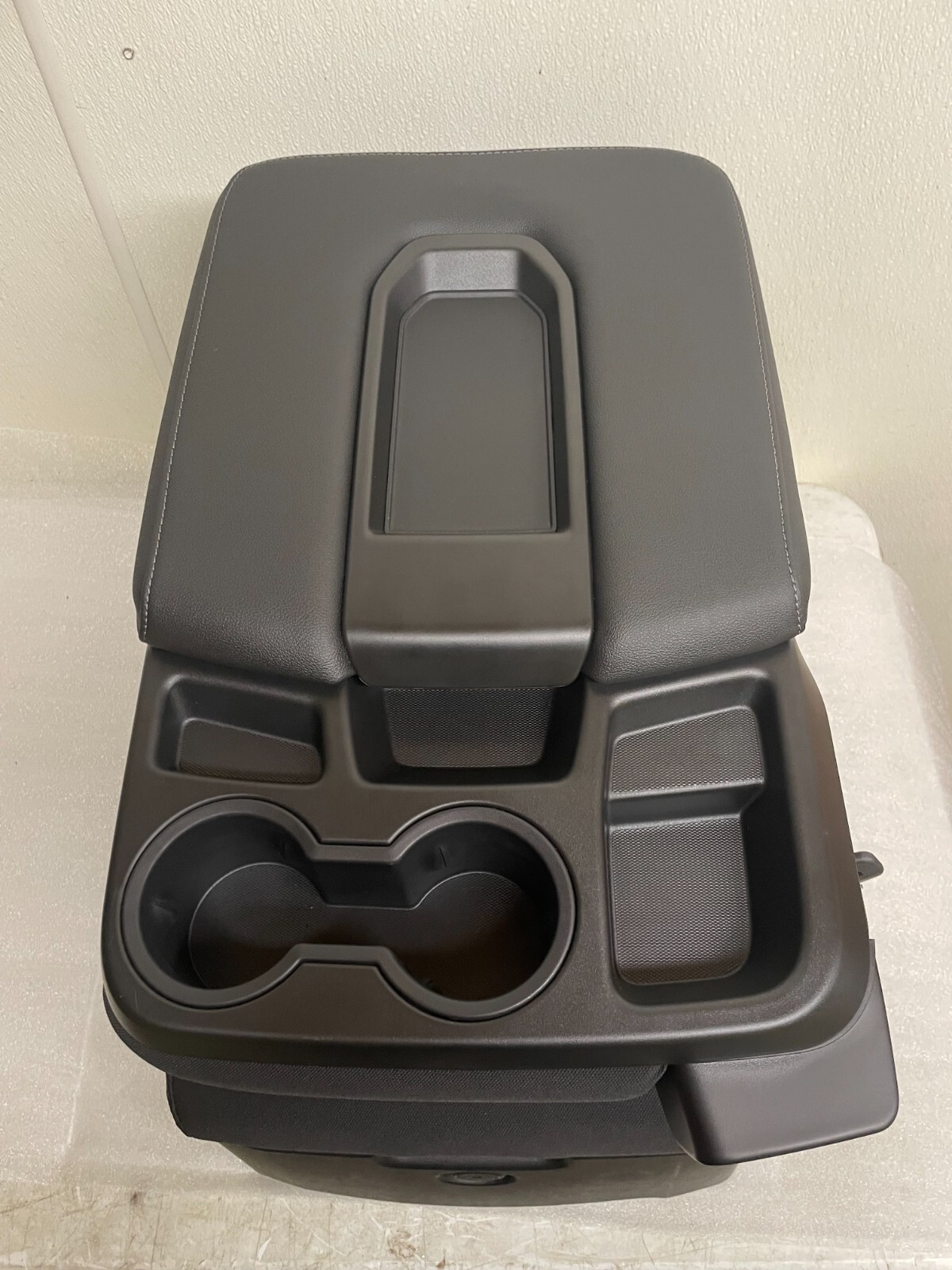 19-23 CHEVROLET TAHOE SILVERADO EBONY CLOTH CENTER JUMP SEAT WITH STORAGE...RARE