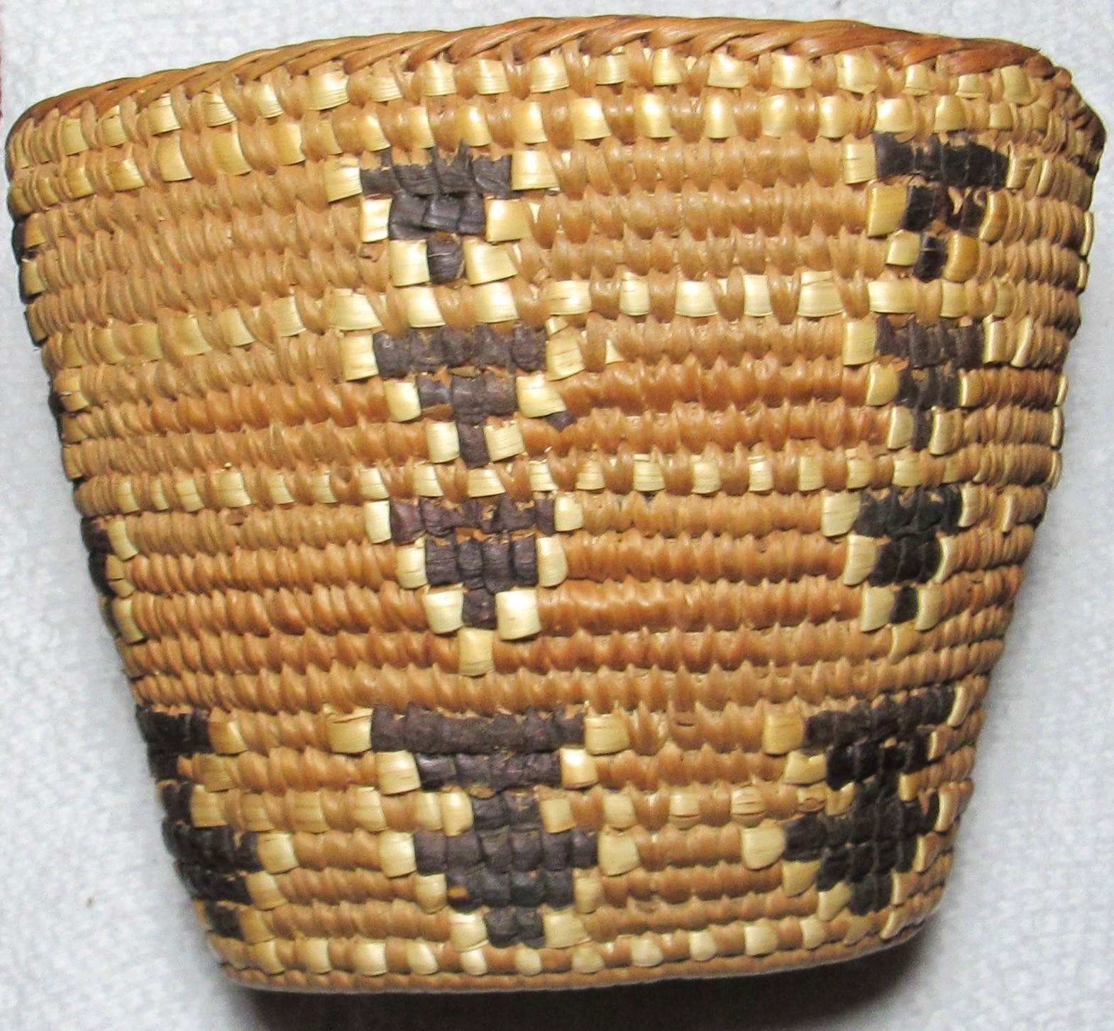 KLICKITAT PLATEAU INDIAN TREASURE IMBRICATED MOUNTAIN BASKET HAT NATIVE AMERICAN