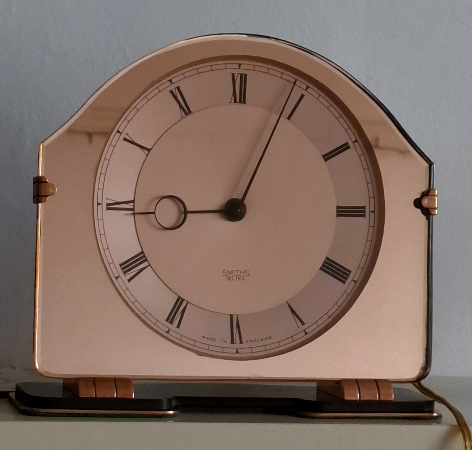 Vintagec Art Deco Peach Glass Smiths Sectric Electric Clock.