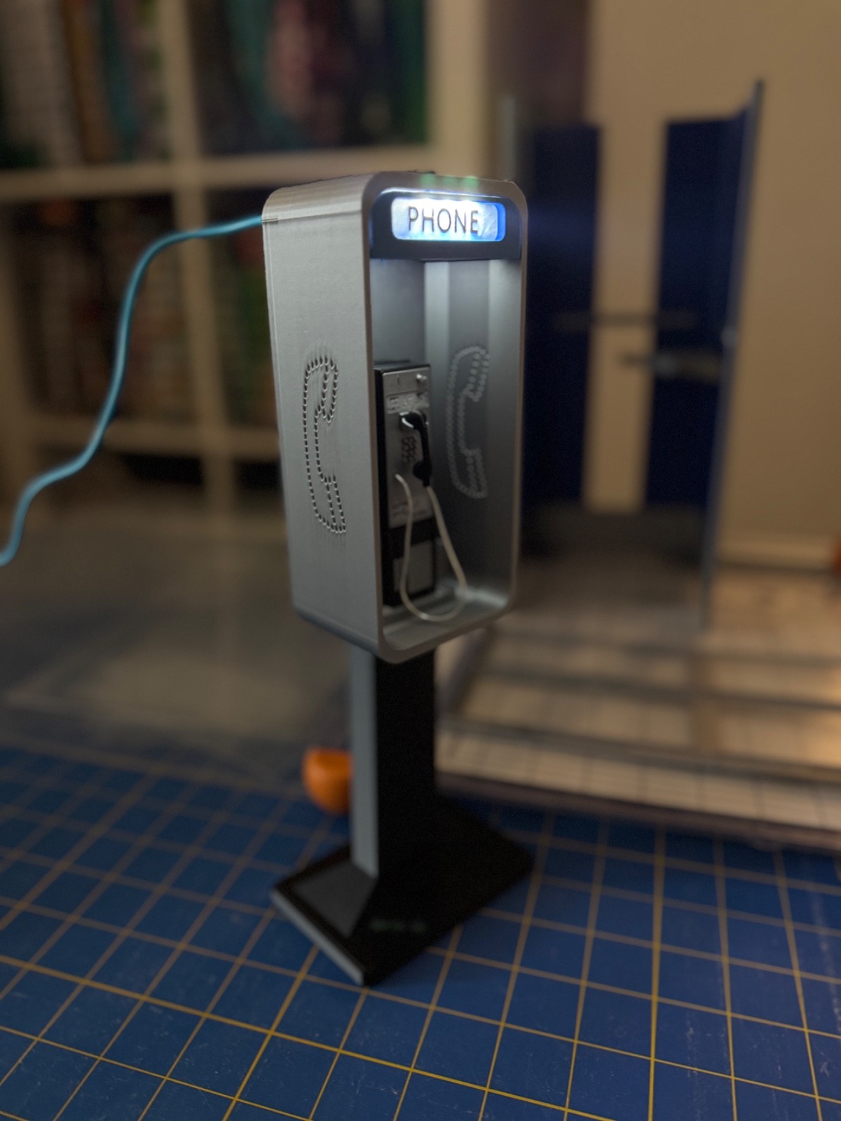 1:6 Scale Phone Booth for New Wave Toys and Replicade Displays. Assembled