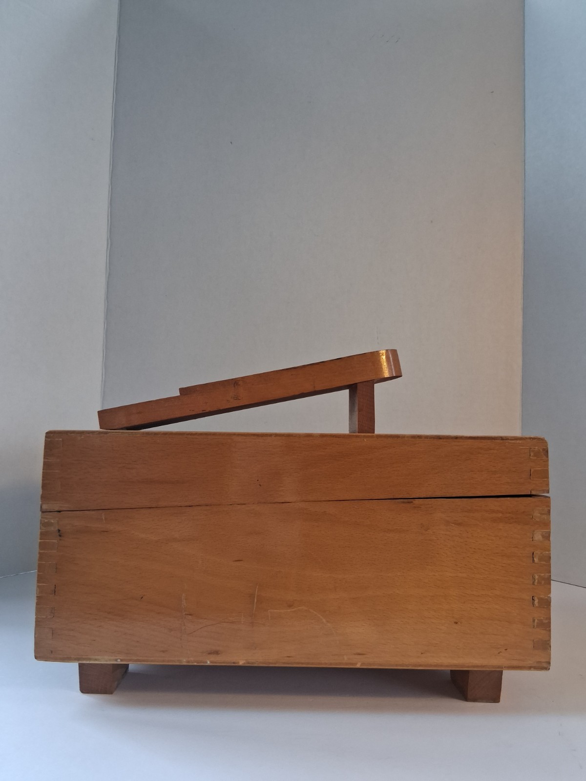 Vtg 1960's Shoe Shine Valet; Brush Kit Includ.; Dove Tail Wood Detail; EUC/Mint!