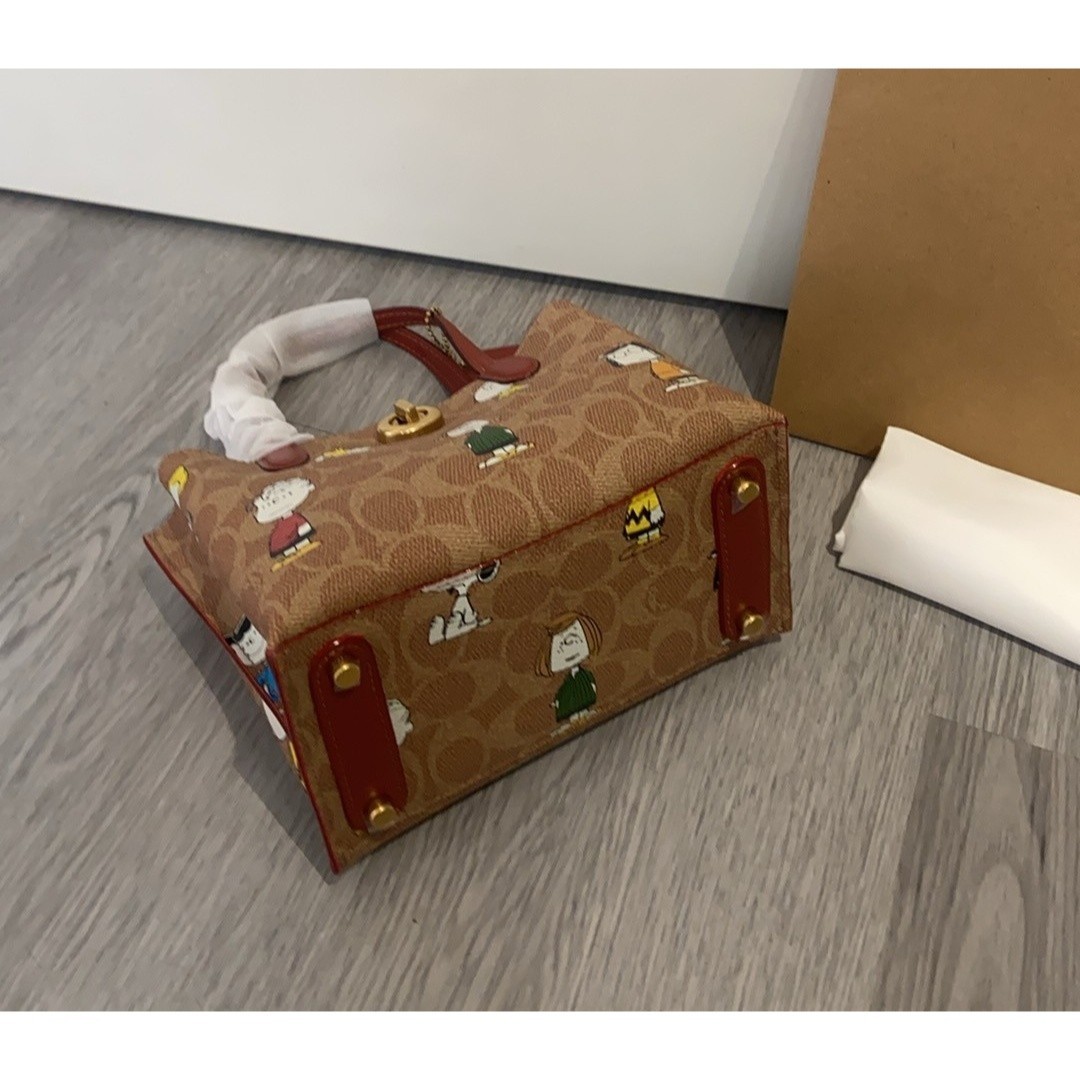 COACH CBF74 X PEANUTS Willow Tote Bag 18 Signature Canvas Removable zip pouch A