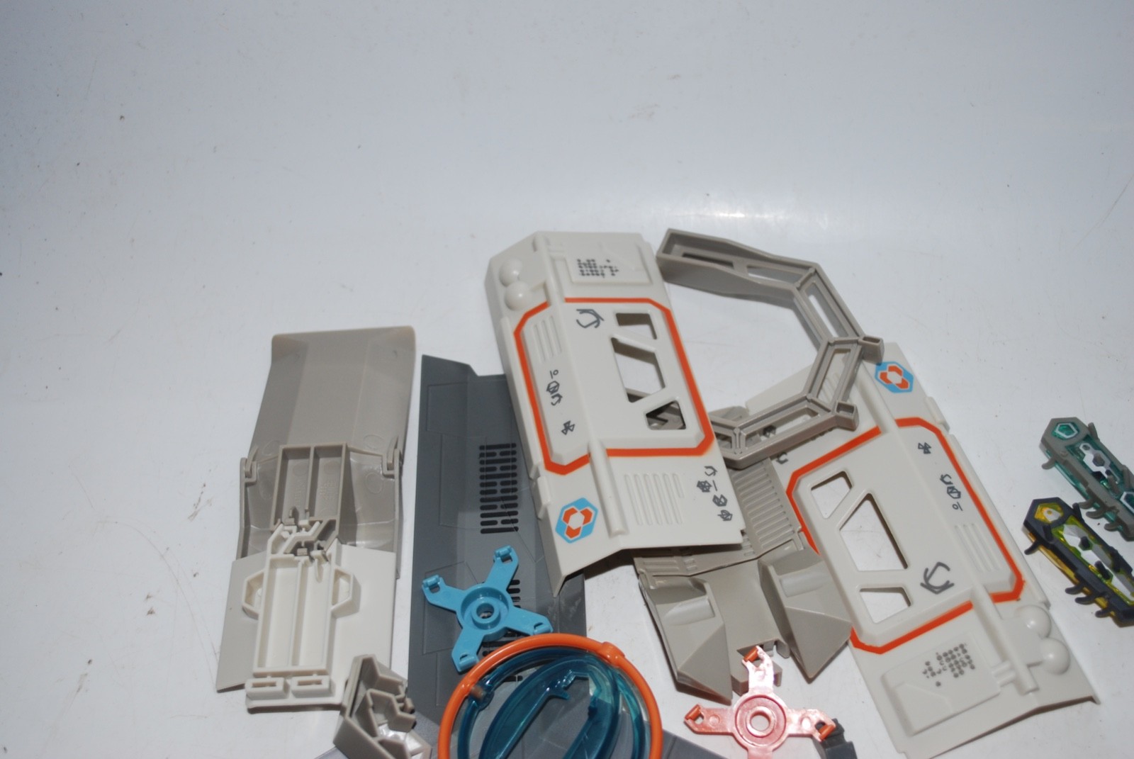 Hexbug Lot of 5 with Track Pieces – Incomplete Track – Used – See Photos