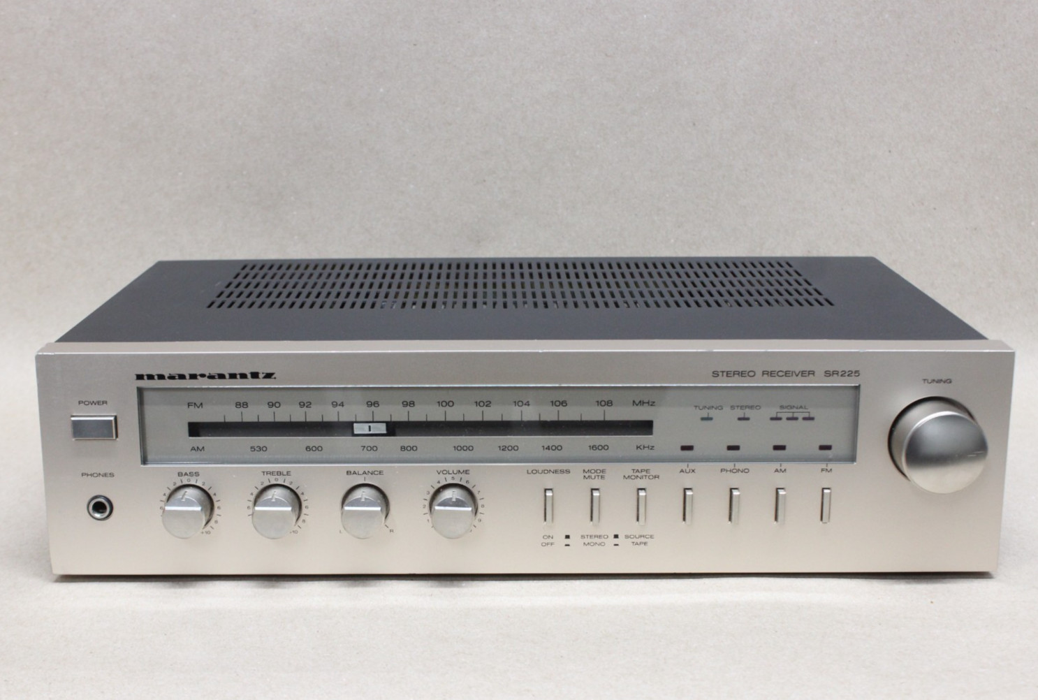 MARANTZ SR225 VINTAGE Stereo Receiver - Great Rich Sound. TESTED but SOLD AS-IS