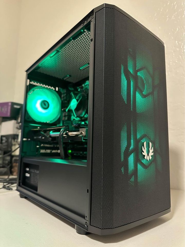 Custom RGB Gaming Desktop PC Intel Core i7 3.40 Quad 32 GB SSD Nvidia RTX 5060