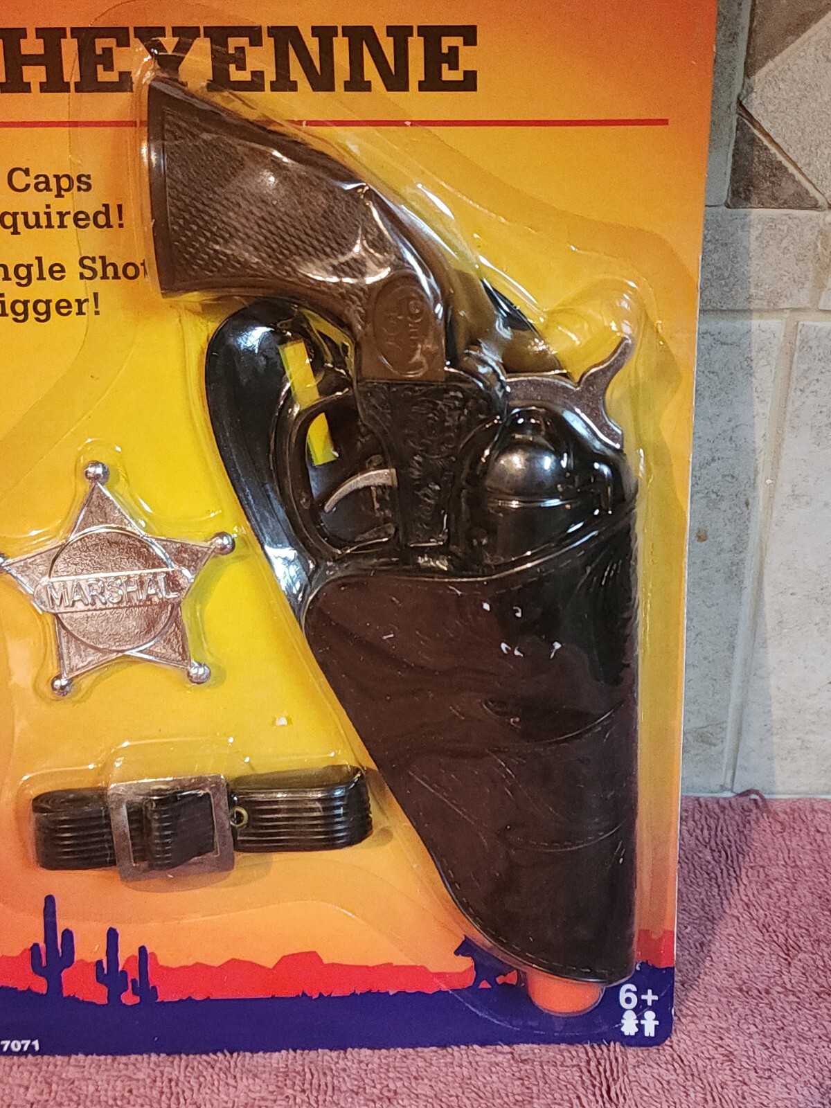 Tootsietoy #7071 American West Cheyenne Pistol Set New in Package (1999)