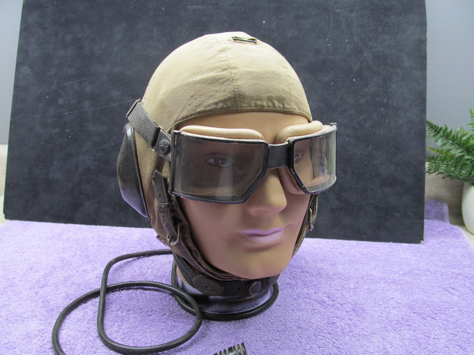 WW2 German Luftwaffe LKpS101 Summer Flight Helmet w/Full Coms,  Goggles mint con
