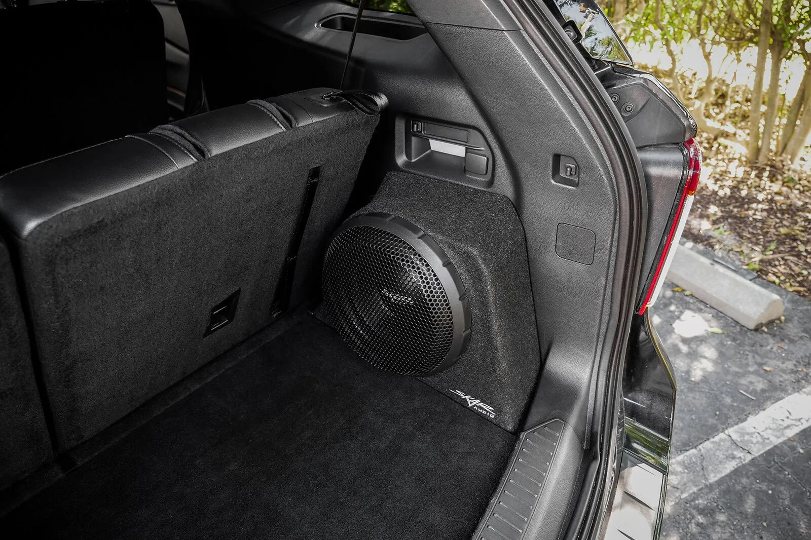 NEW SINGLE 10" 800W MAX SEALED LOADED SUB BOX FITS 2020-2024 FORD EXPLORER