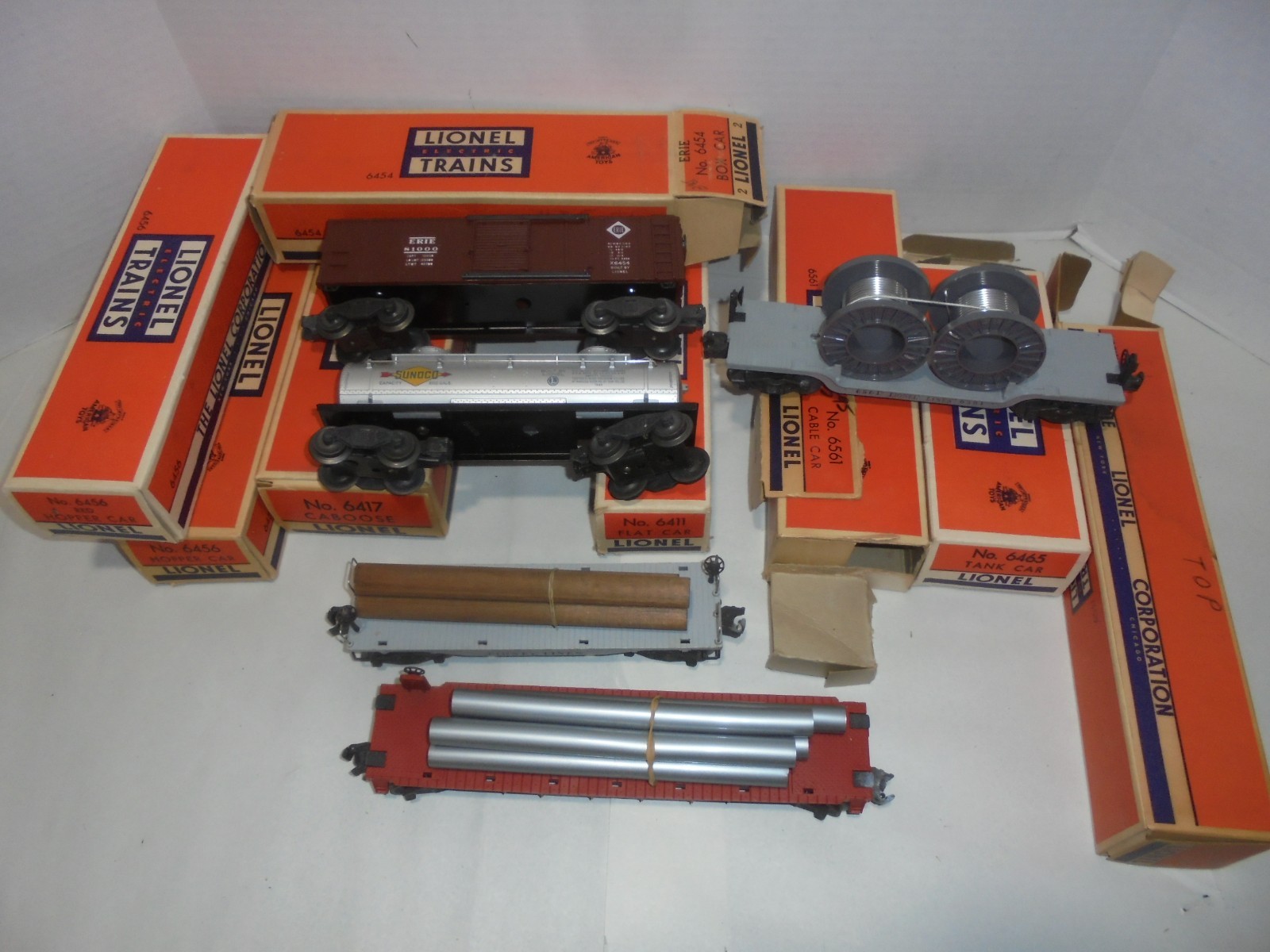 LIONEL LOT OF FREIGHT CARS VINTAGE POST WAR WITH BOXES 9 CARS O GAUGE