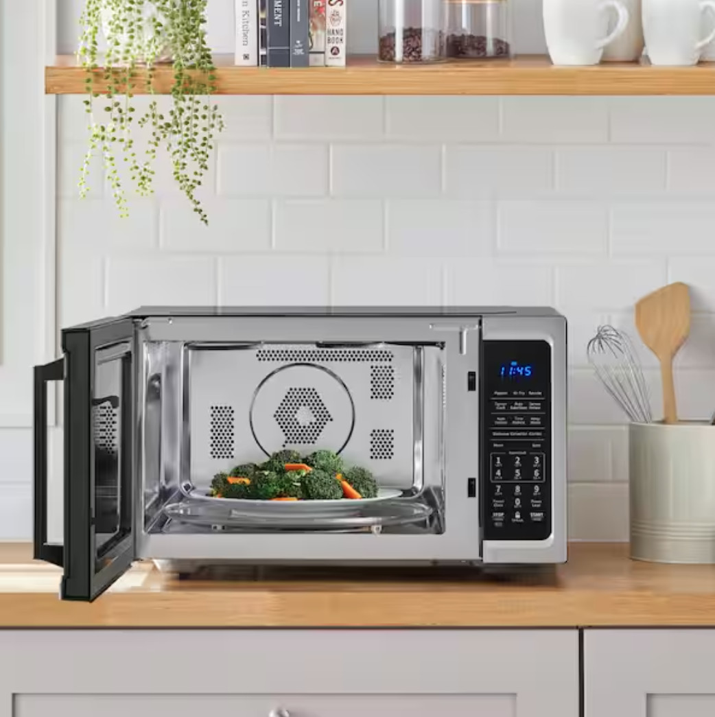 Vissani EC042A2KJCLPF 1.5 cu.ft. Countertop Microwave with Air Fry - Refurbished