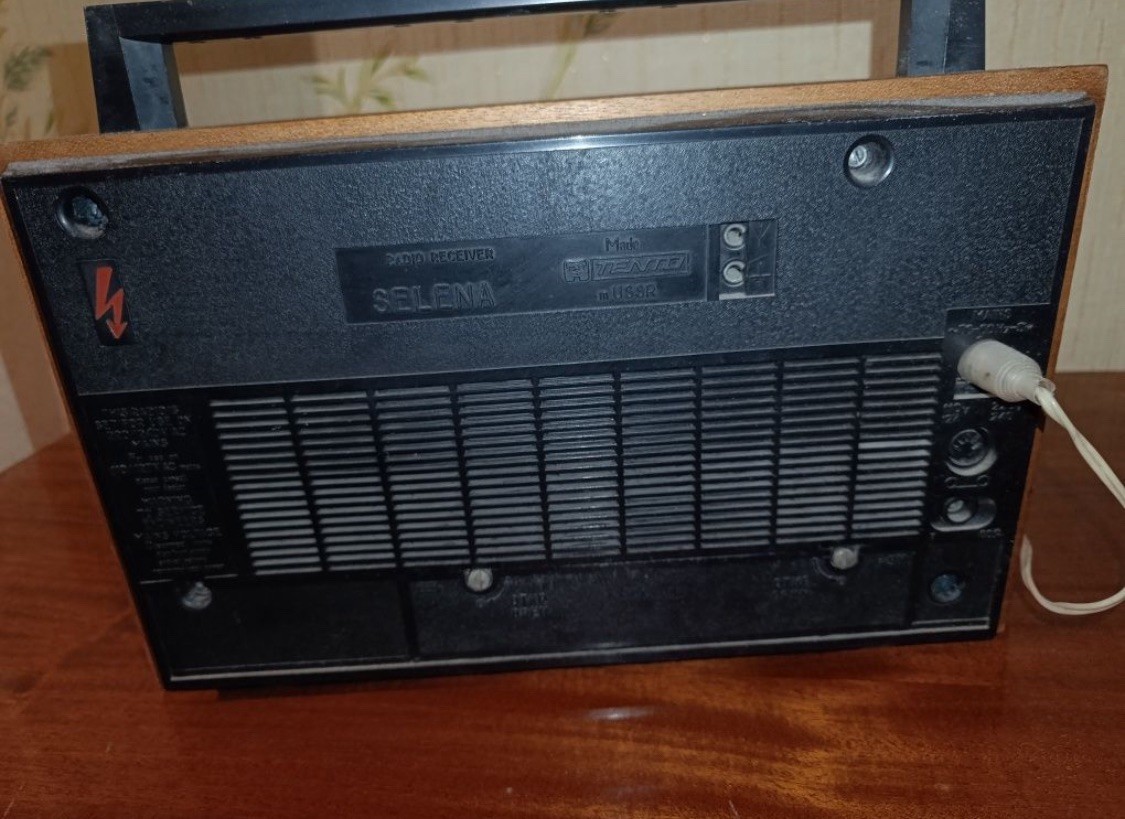 Vintage Soviet transistor radio OCEAN-209 (1980s, USSR) with FM (#336)