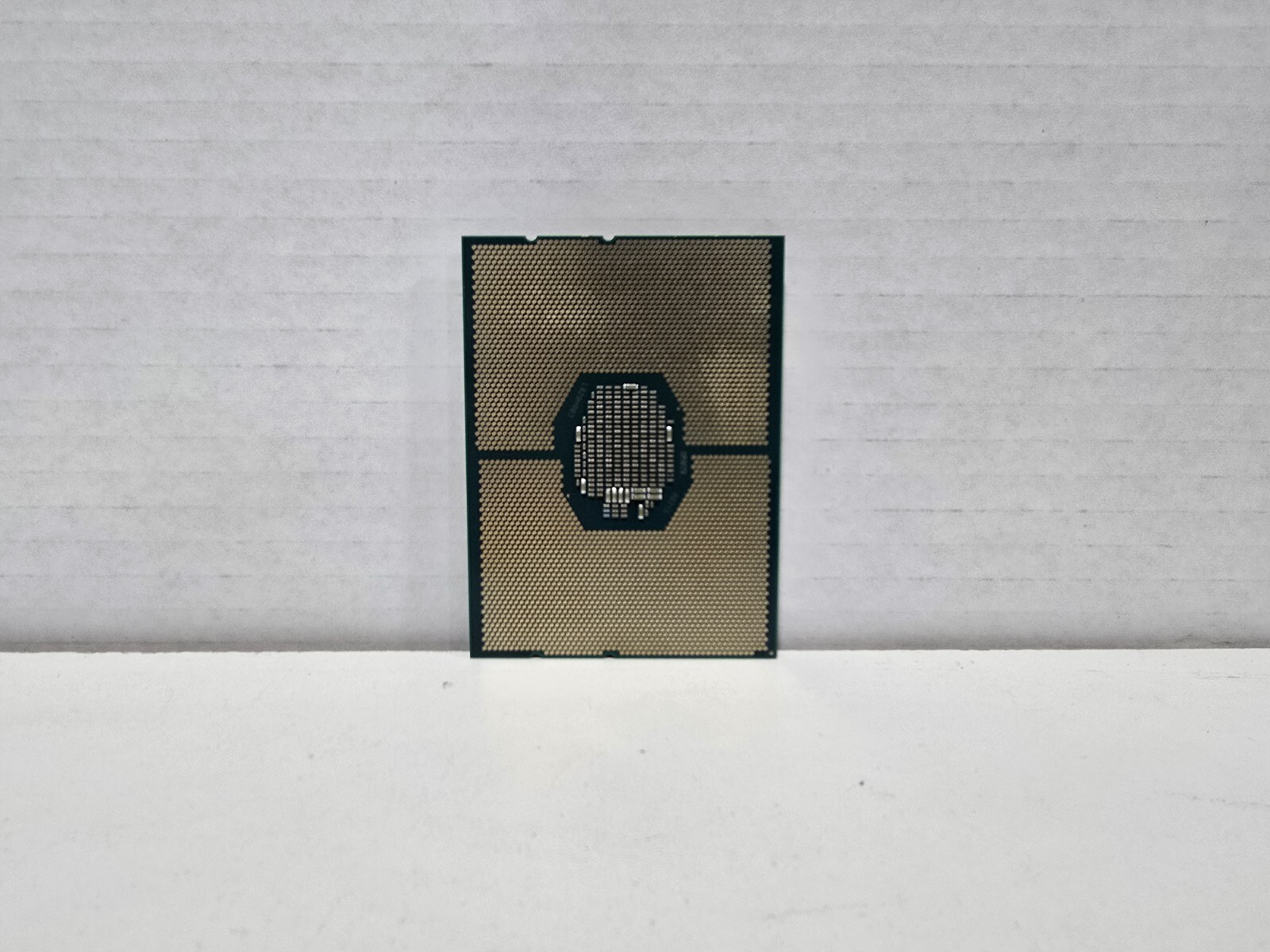 Intel Xeon Gold 5220 18 Core Server Processor CPU SRFBJ 2.2 GHz FCLGA3647