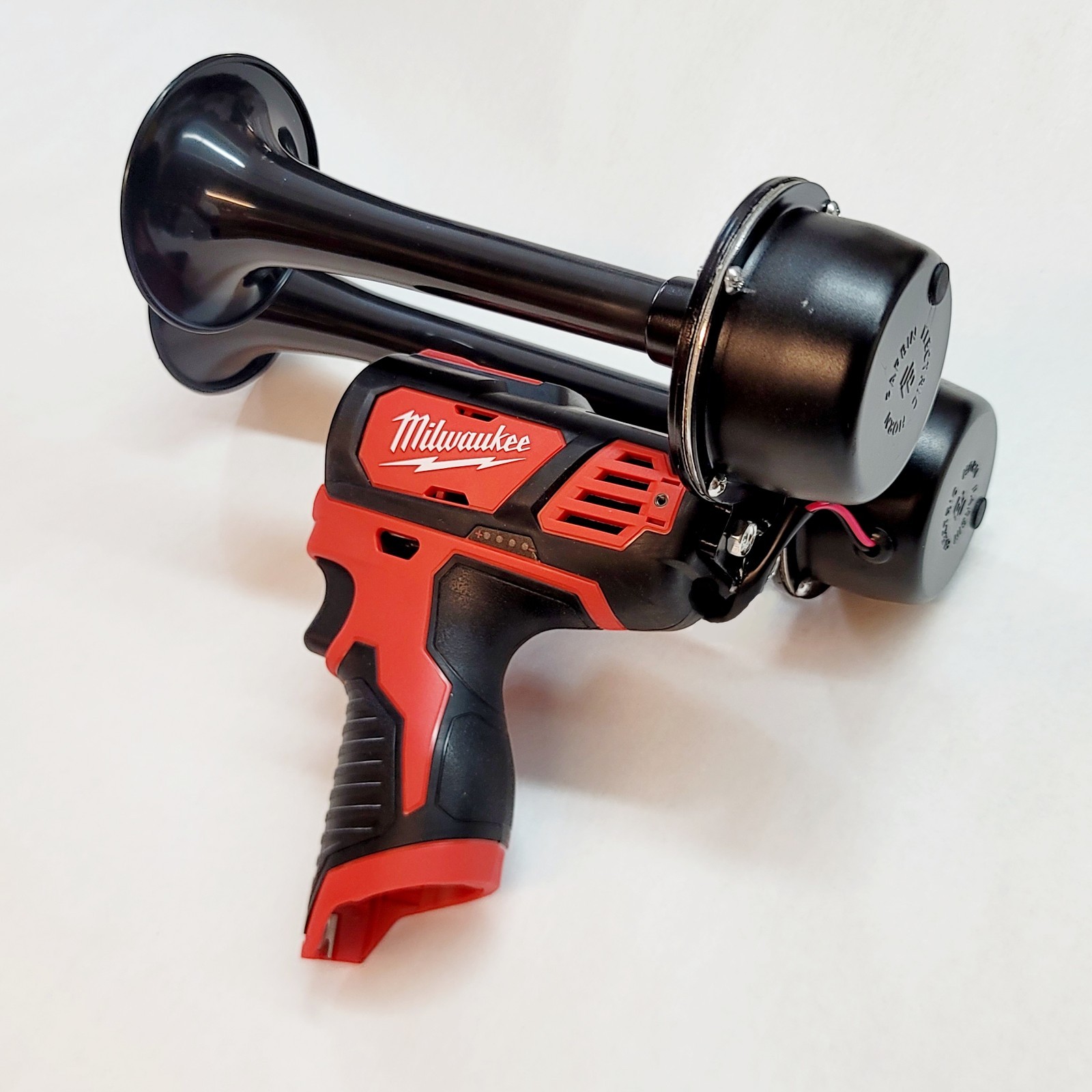 Milwaukee M12 12V Cordless Compact Portable Drill Impact Sports Boat Train Horn