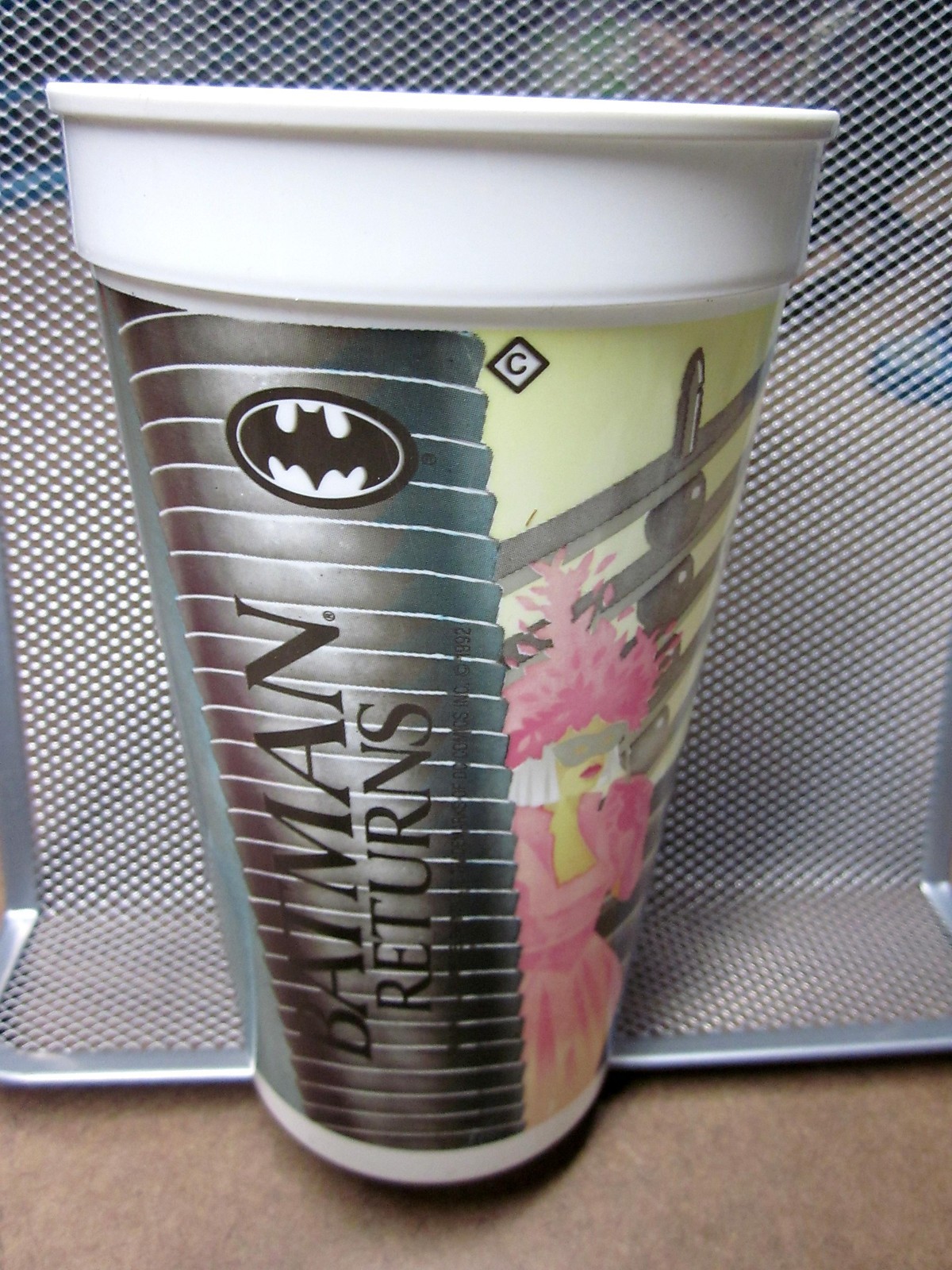 BATMAN RETURNS souvenir cup 1992 Michael Keaton & Michelle Pfeiffer DC Comics