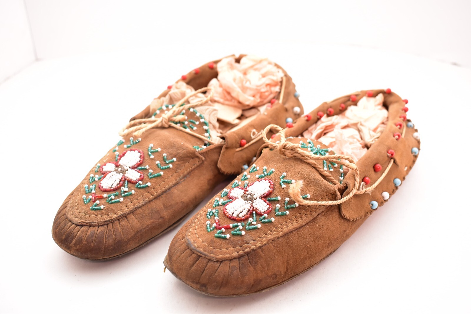 Vintage Native American Cree Indian Handmade Beaded Leather Moccasins ATQ
