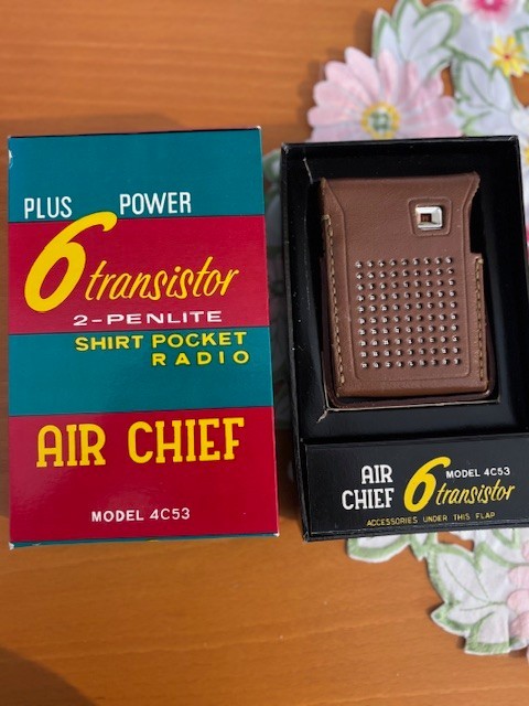 VINTAGE OLD AIR CHIEF SHIRT POCKET TRANSISTOR RADIO, Model 4C53 - Immaculate