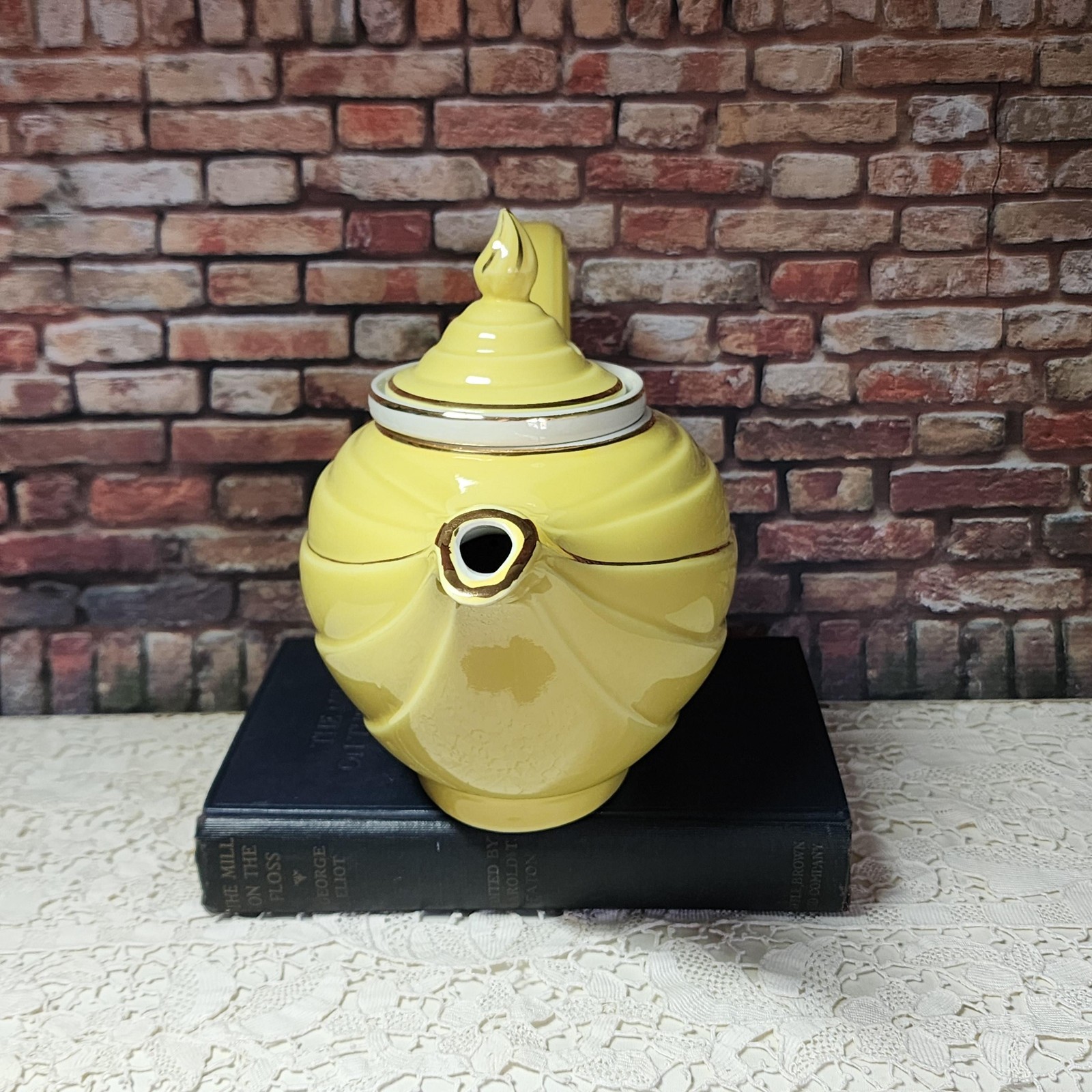 Vintage Hall Art Deco Teapot 6 Cup Yellow Ceramic Gold Trim Made USA Swirl
