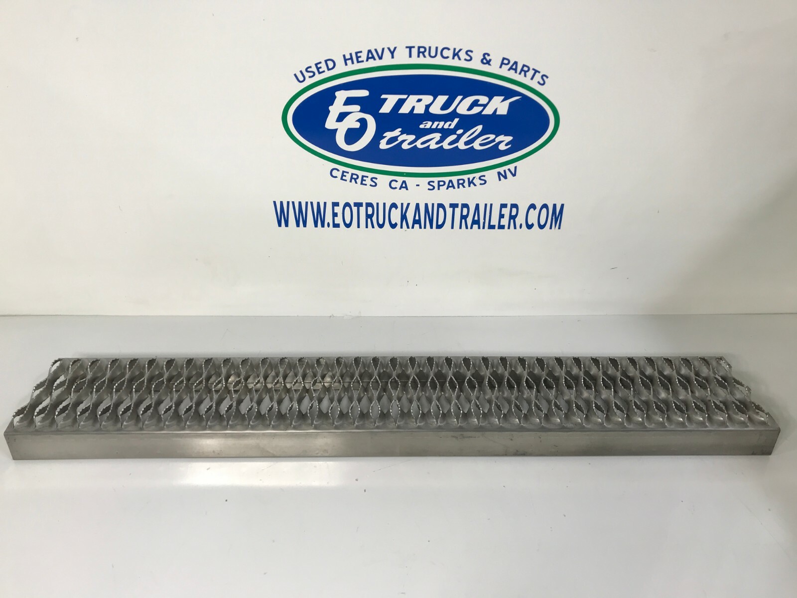 Peterbilt 388 389 DPF Box Lower Replacement Step