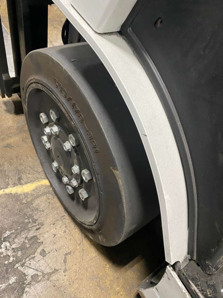 UniCarriers MCP1F2A25LV LP Forklift 4,400 lb Capacity Side Shift 3F Mast