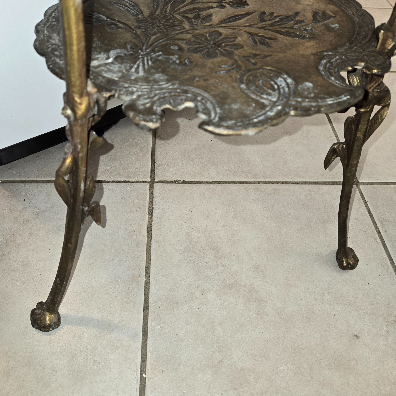 ANTIQUE ART NOUVEAU 2-TIER FLORAL ORNATE CAST BRASS PLANT STAND TABLE 28" A3