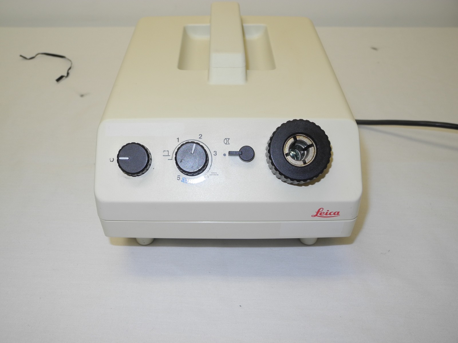 LEICA SCHOTT KL-1500 HALOGEN FIBER OPTIC LIGHT SOURCE W/ MICROSCOPE LIGHT RING