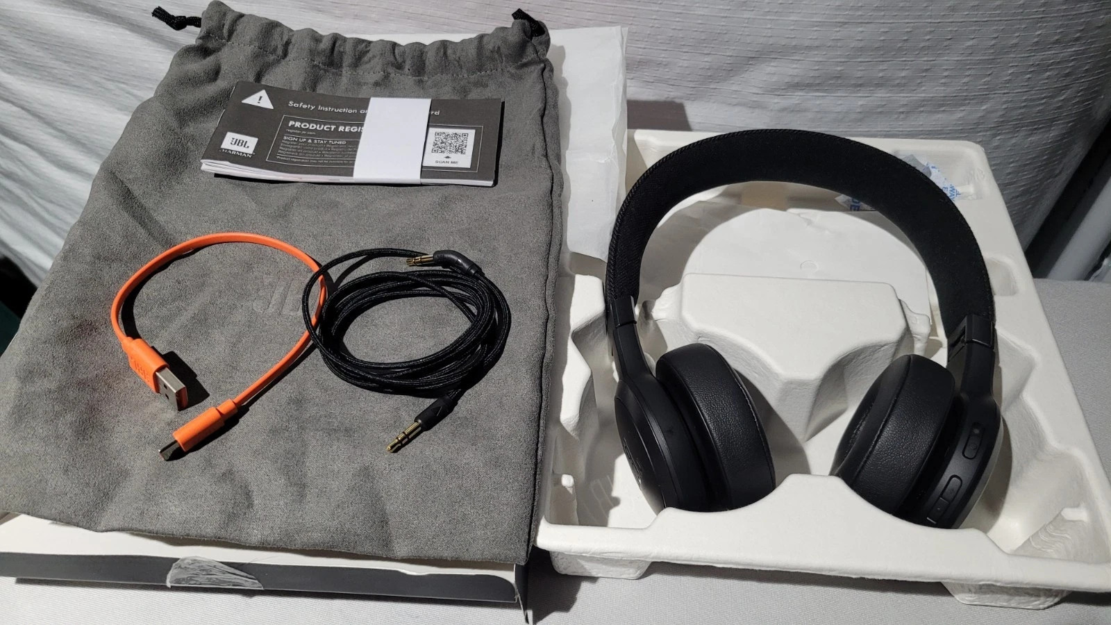 JBL Live 675NC True Adaptive Noise Cancelling Bluetooth Headphones Open Box