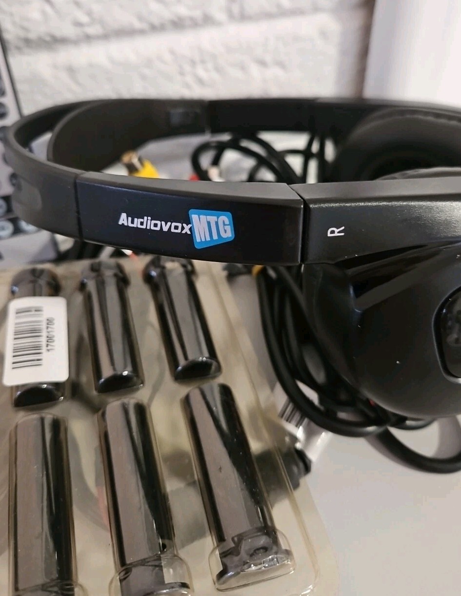 Audiovox MTG AVXMTGHR9HD 9" Headrest Monitor DVD HDMI, USB, Wireless Headphones