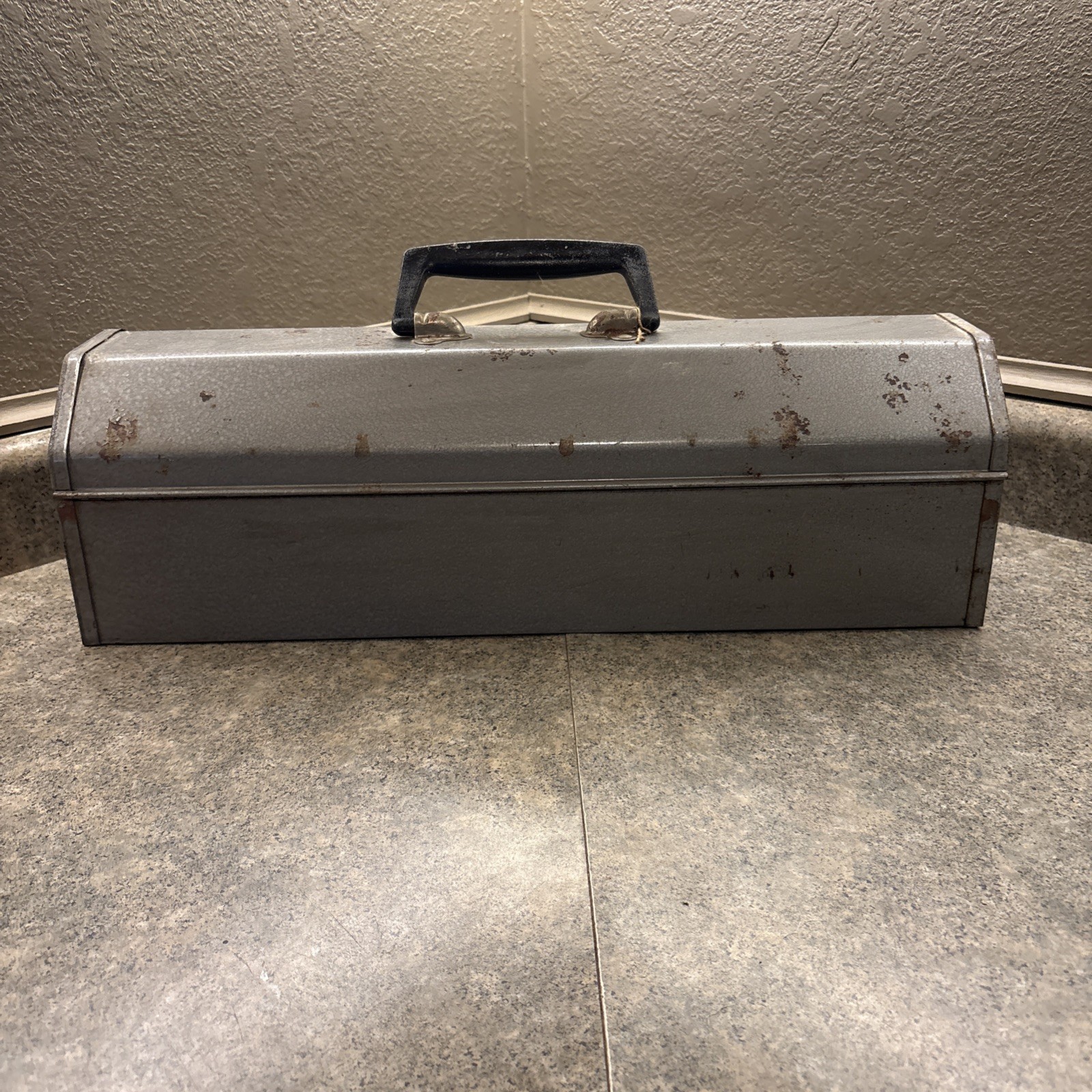 VINTAGE CRAFTSMAN 19-3/4" TOMBSTONE STEEL TOOL BOX, 65161, w/ TRAY