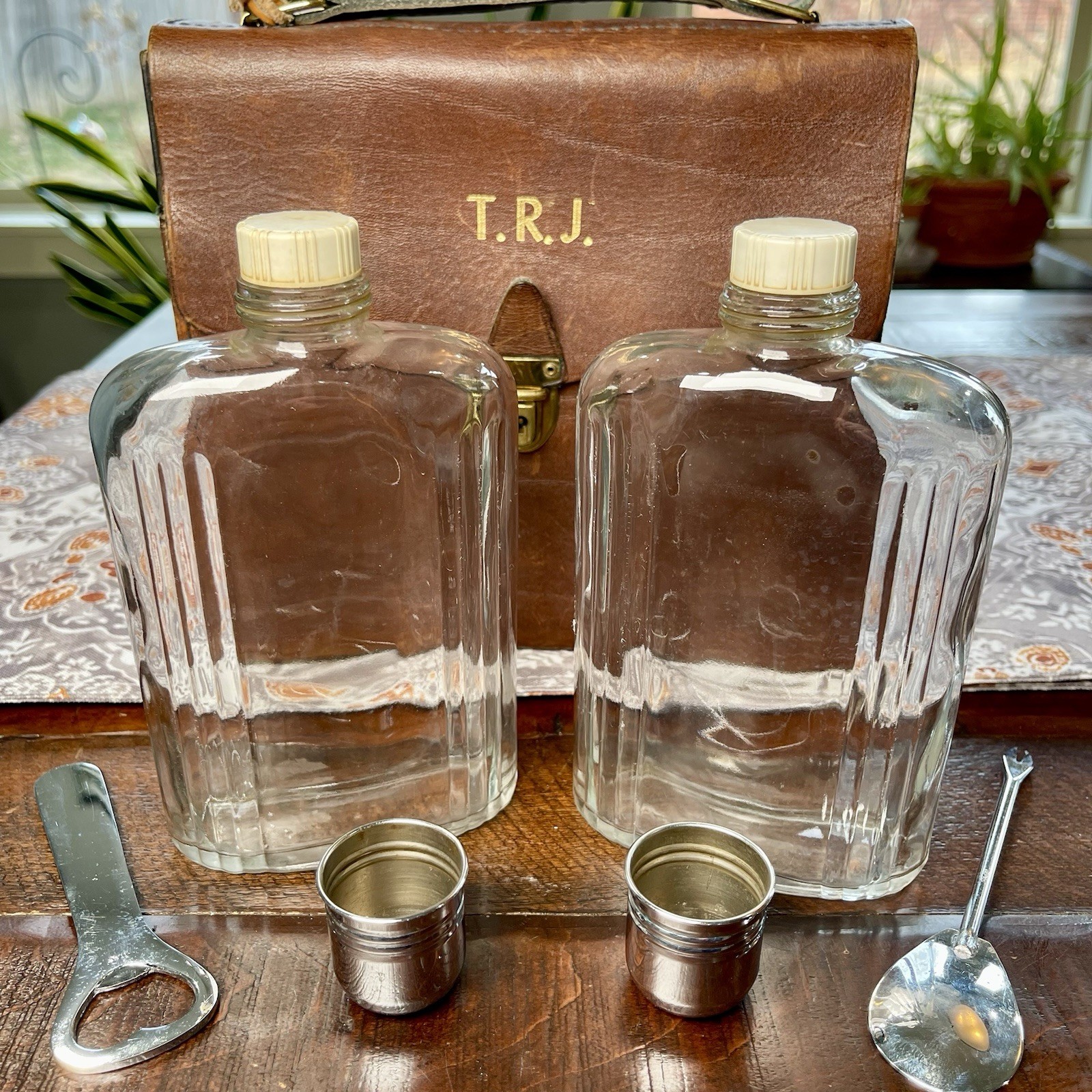 Vtg Bosca Travel Bar Set: Leather Case 2 Flasks Shot Glass Bottle Opener Stirrer