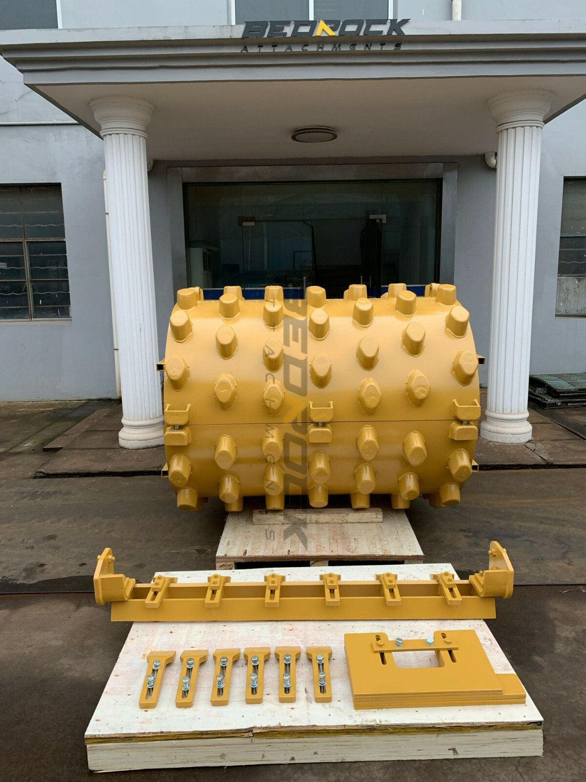 Pad Foot Shell Scraper bar fits CAT CS44B Roller