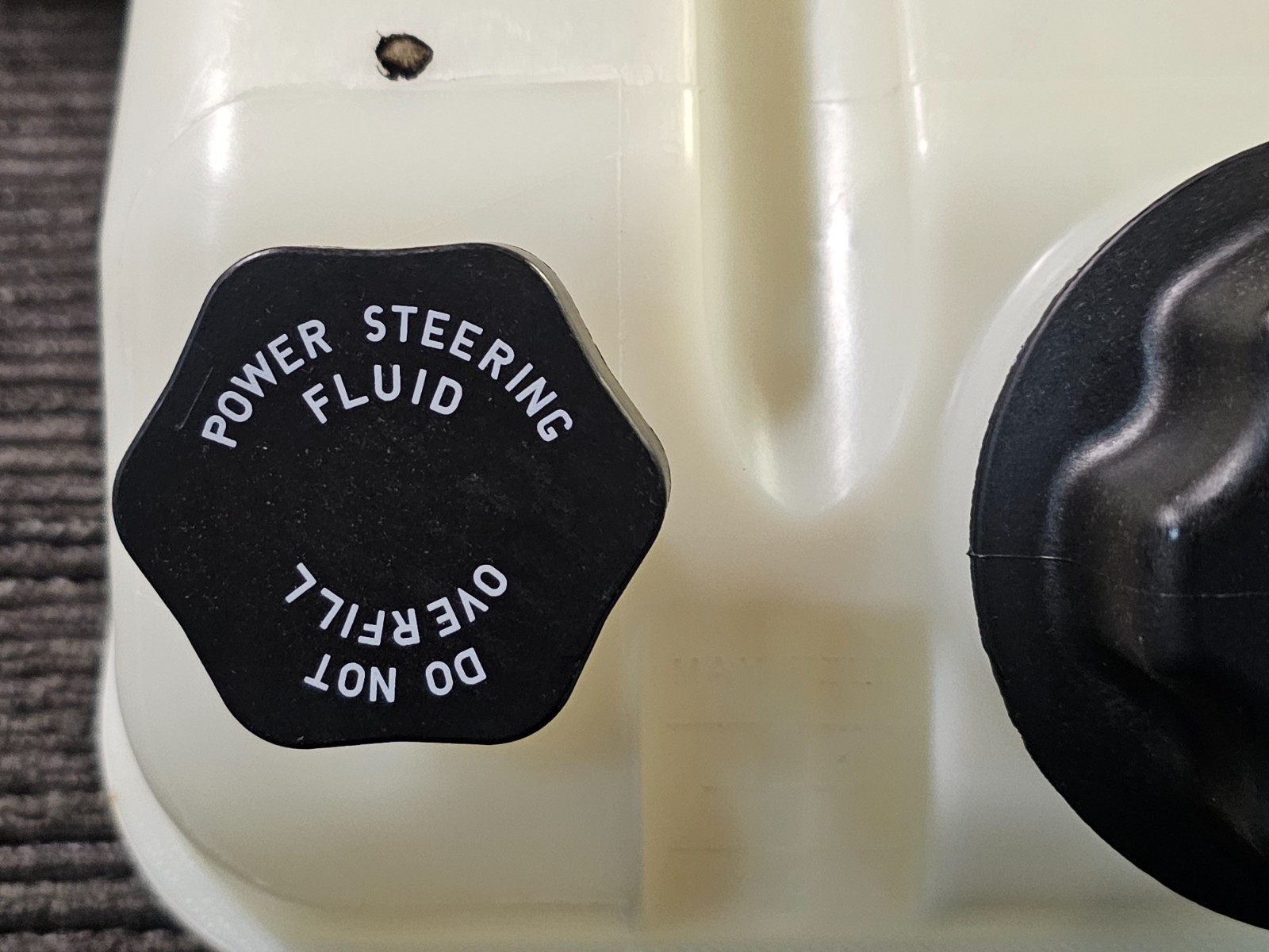 Freightliner Power Steering Reservoir A14-17924-000 For Cascadia 113 2017-2018