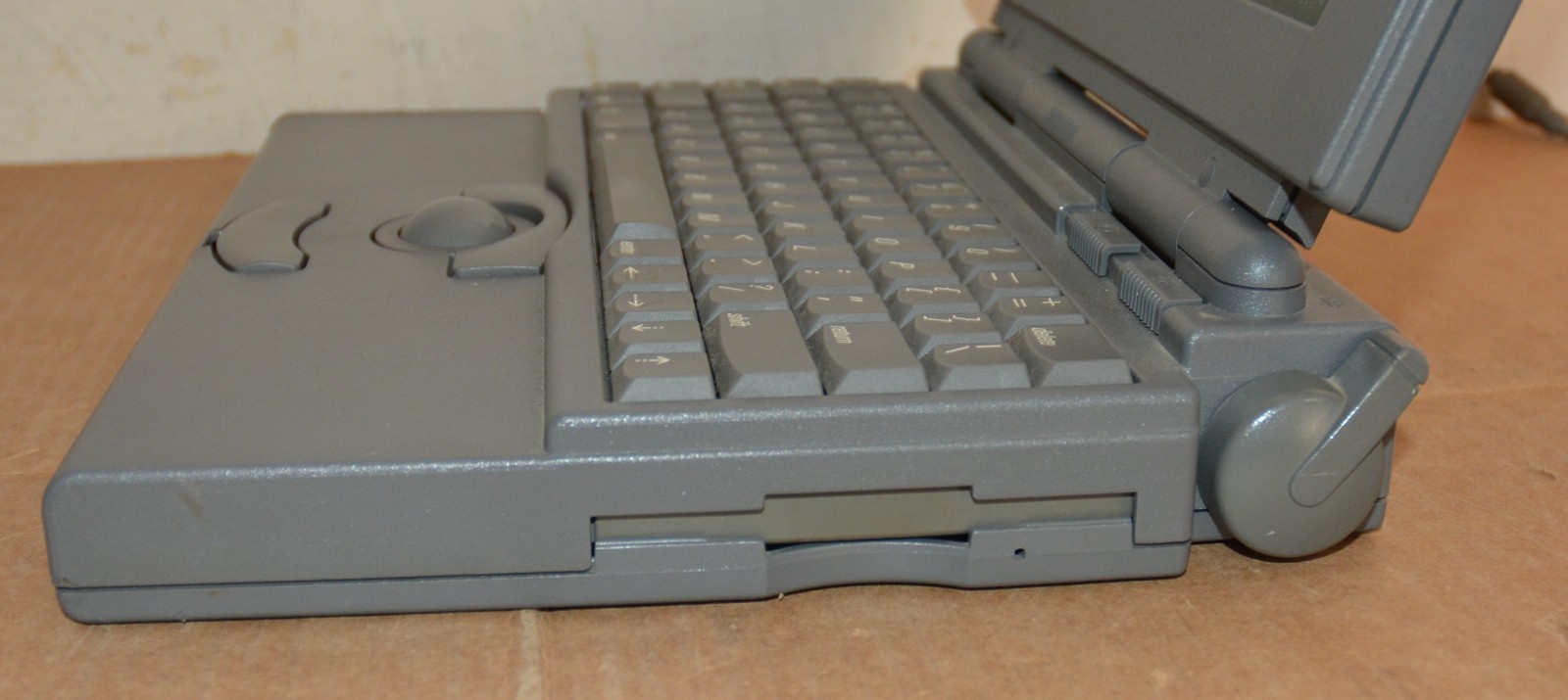 Apple Macintosh Powerbook 140 Vintage Laptop OS 7