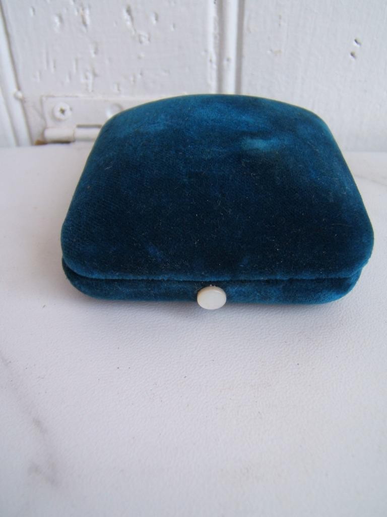 VINTAGE BLUE VELVET MOP JEWELRY PRESENTATION CASE OGDENSBURG, NY